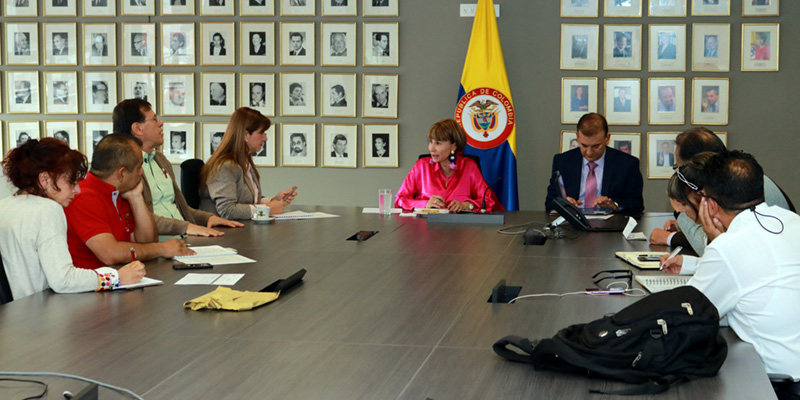 Ministra Alicia Arango recibió delegación de la Confederación Sindical de las Américas
