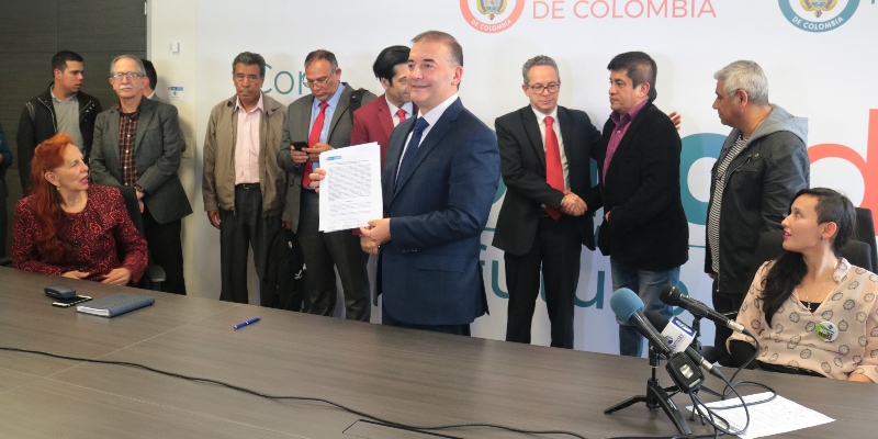 Acuerdo firmado entre Sindicatos y Universidad Autónoma beneficiará a más de 4.600 estudiantes