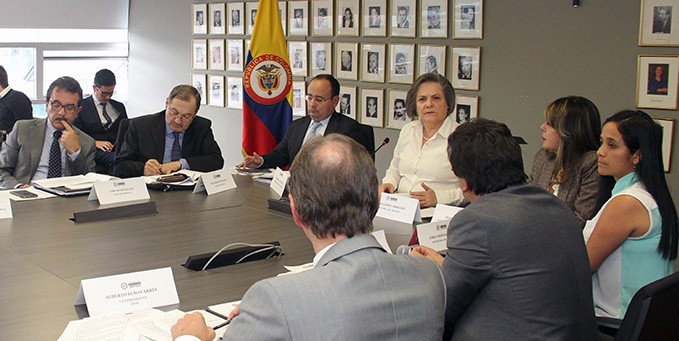 Ministra Clara López, durante la primera sesión del 2017 de la Comisión Permanente de Concertación de Políticas Salariales y Laborales, CPCPSL.