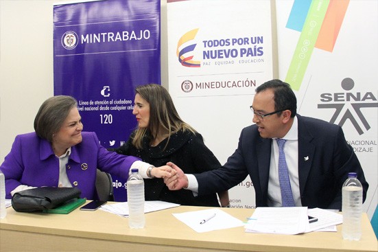 La ministra de Trabajo, Clara López Obregón; la ministra de Educación, Yaneth Giha, y el director del Sena, Alfonso Prada, socializaron el proyecto Decreto de Ley