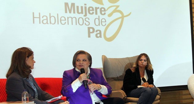 Ministra Clara López Obregón, al intervenir en el foro Mujeres hablemos de paz, organizado por el portal Kienyke.com.