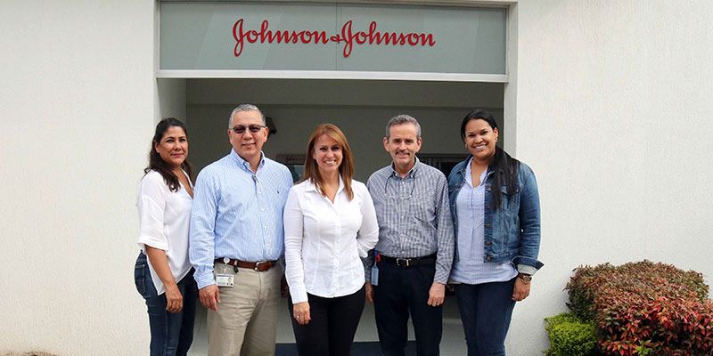 MinTrabajo visita planta de Johnson & Johnson