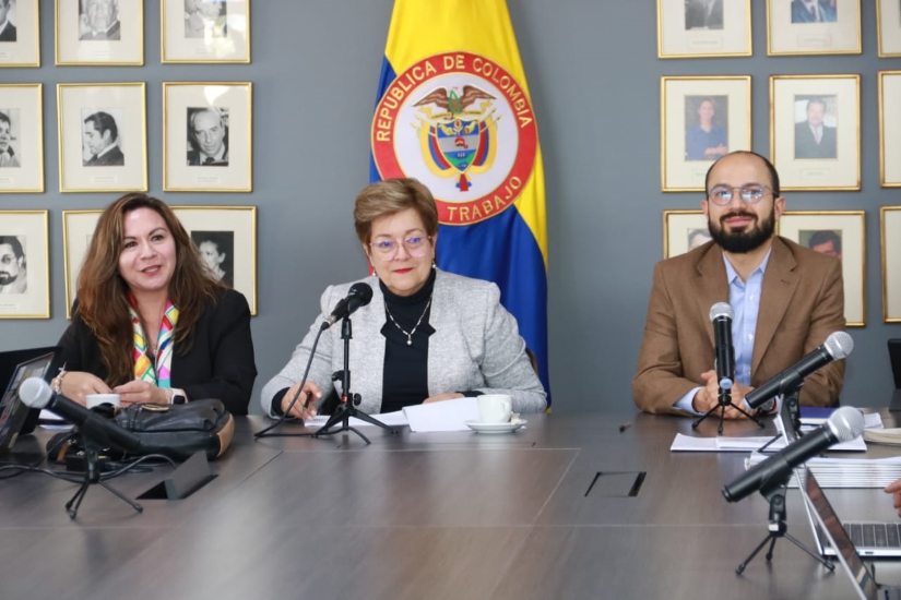 Gobierno Nacional propone regular más de 700 plataformas digitales en Colombia